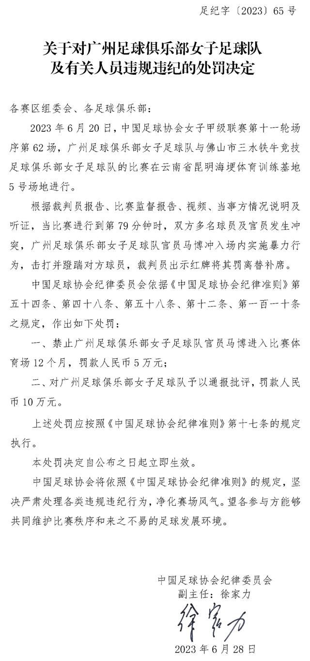 第17分钟，恩达夫面对防守强行低射，赫拉德茨基迅速下地将球扑出底线。